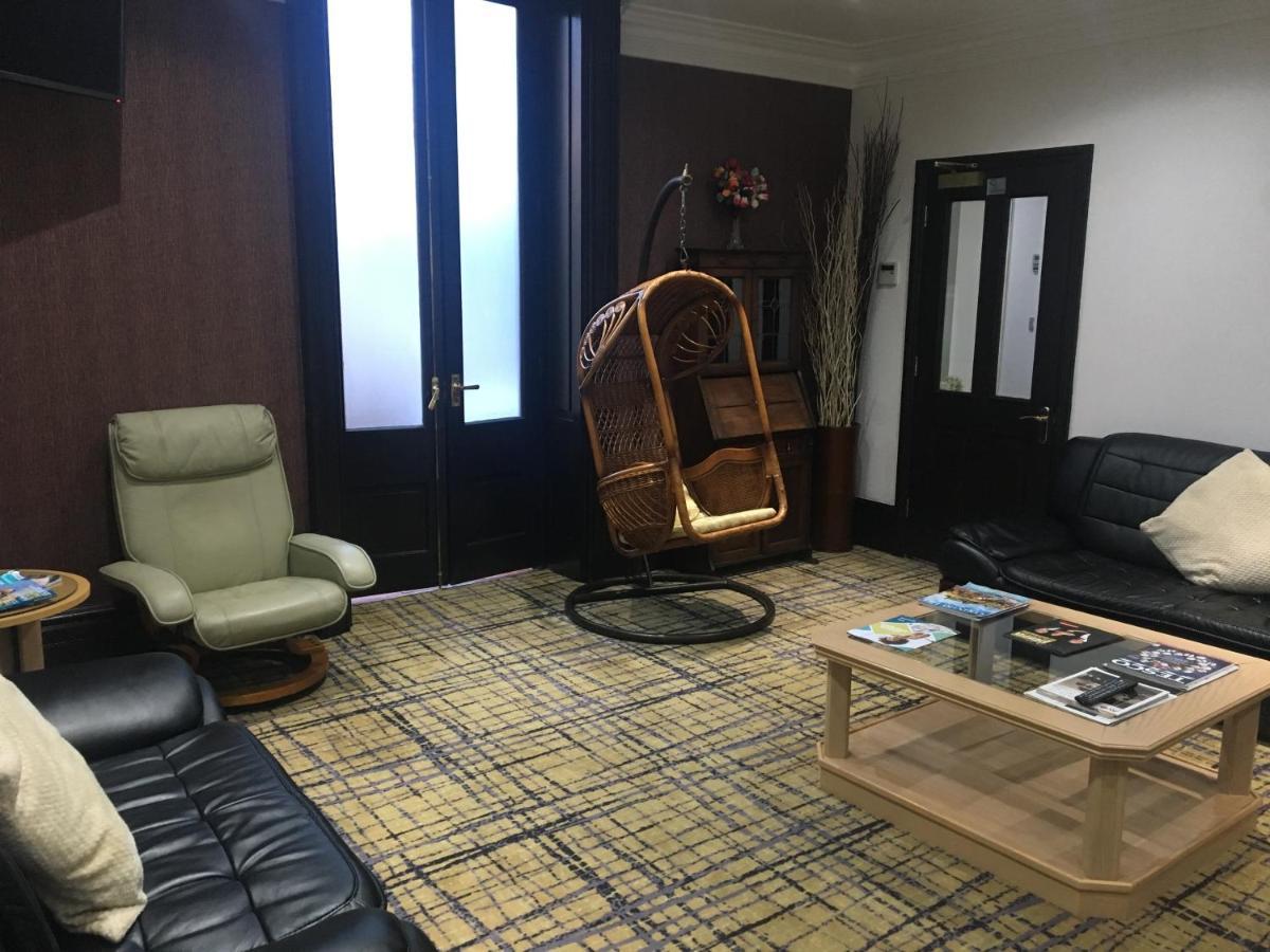 Harefield Manor Hotel Ромфорд Экстерьер фото