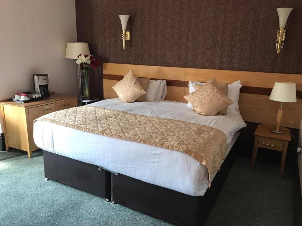 Harefield Manor Hotel Ромфорд Экстерьер фото