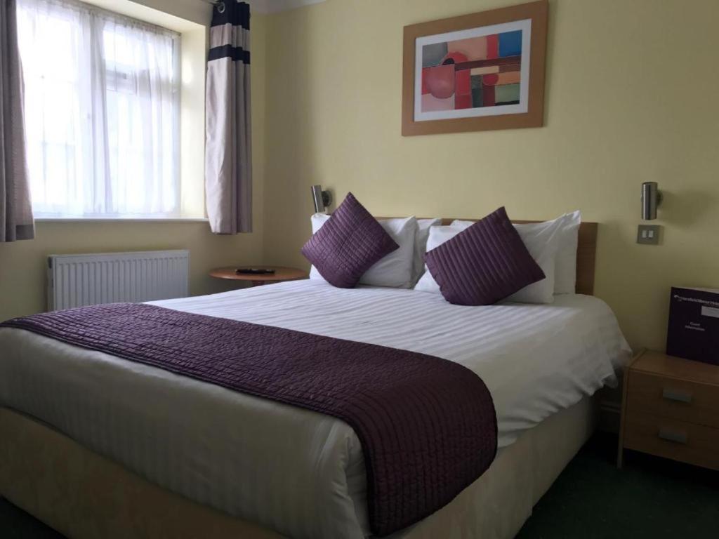 Harefield Manor Hotel Ромфорд Экстерьер фото