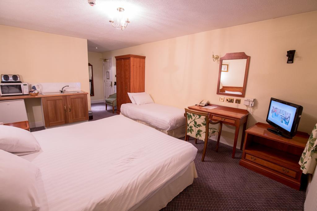Harefield Manor Hotel Ромфорд Экстерьер фото
