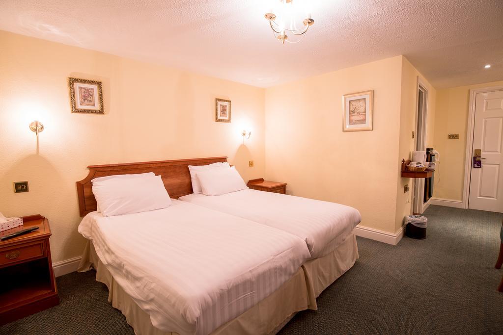 Harefield Manor Hotel Ромфорд Экстерьер фото