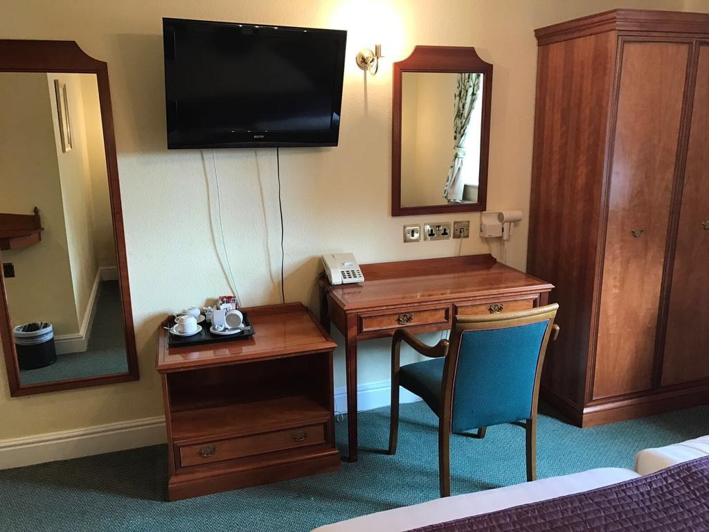 Harefield Manor Hotel Ромфорд Экстерьер фото