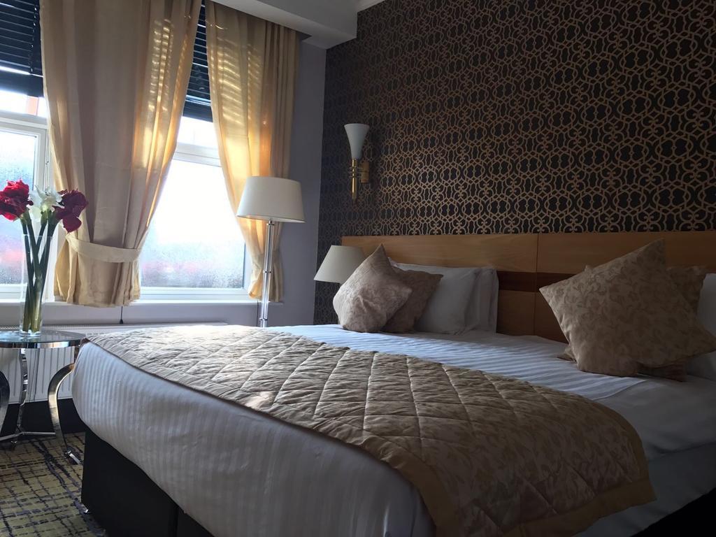 Harefield Manor Hotel Ромфорд Экстерьер фото