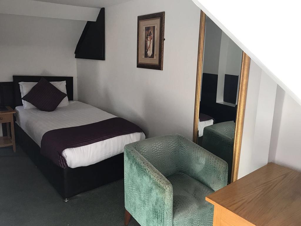 Harefield Manor Hotel Ромфорд Экстерьер фото
