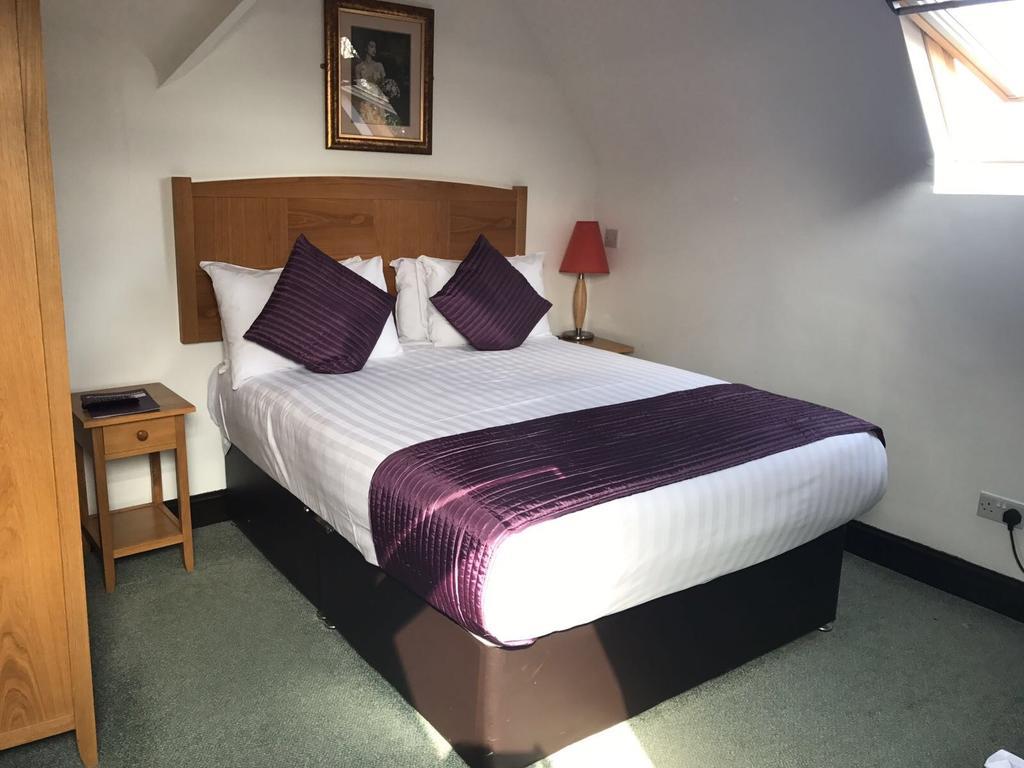 Harefield Manor Hotel Ромфорд Экстерьер фото