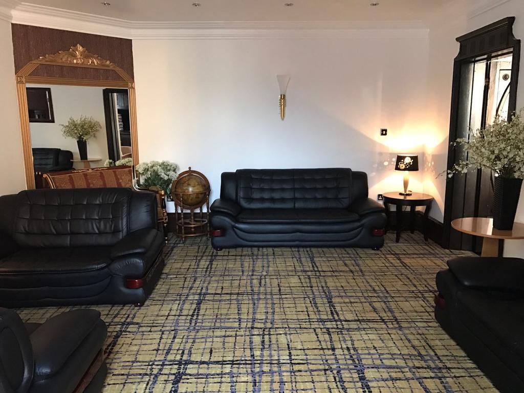 Harefield Manor Hotel Ромфорд Экстерьер фото