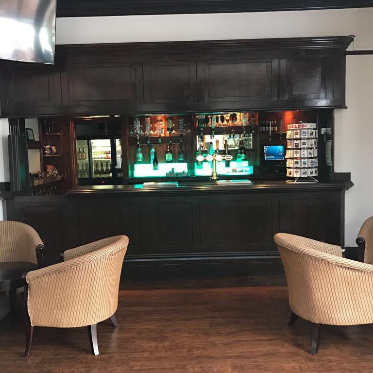 Harefield Manor Hotel Ромфорд Экстерьер фото