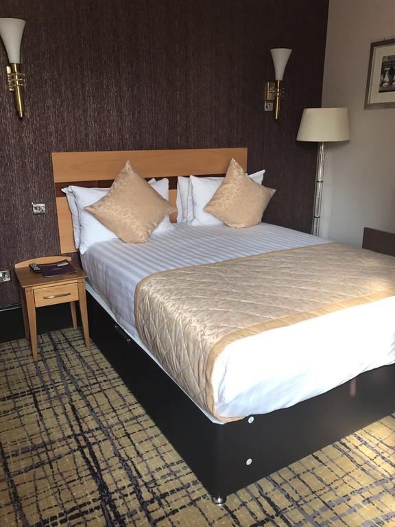 Harefield Manor Hotel Ромфорд Экстерьер фото