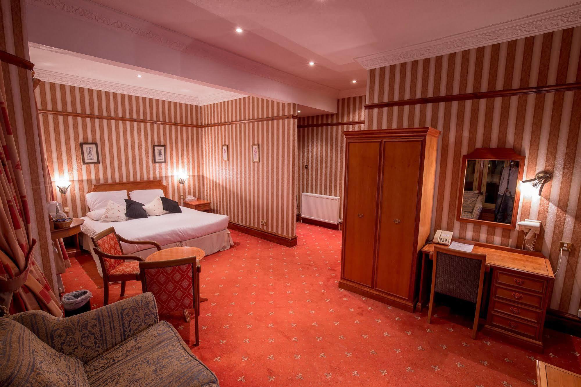 Harefield Manor Hotel Ромфорд Экстерьер фото