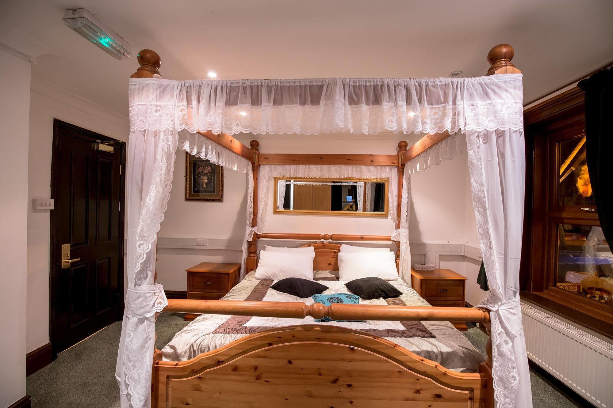 Harefield Manor Hotel Ромфорд Экстерьер фото