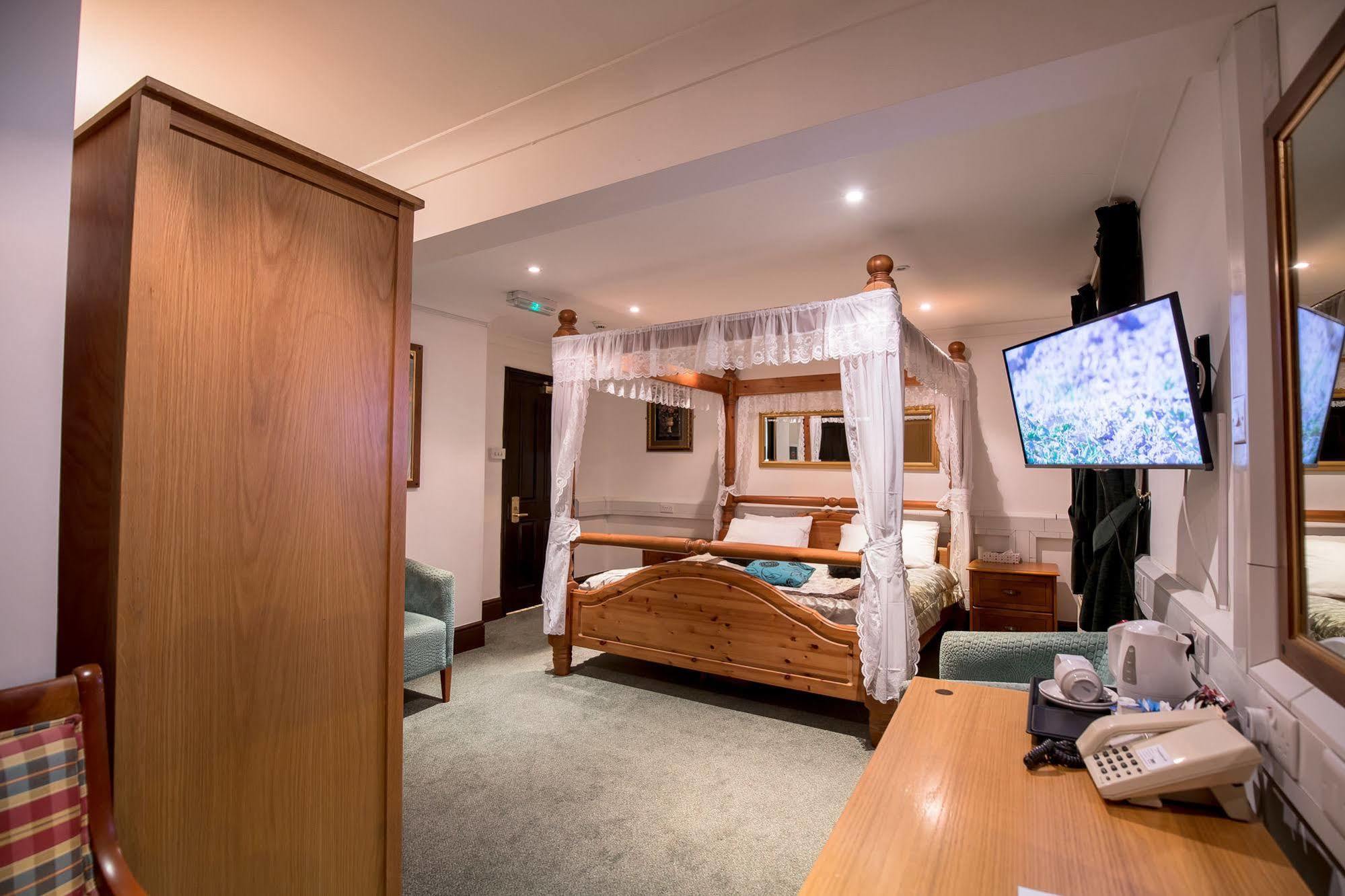 Harefield Manor Hotel Ромфорд Экстерьер фото