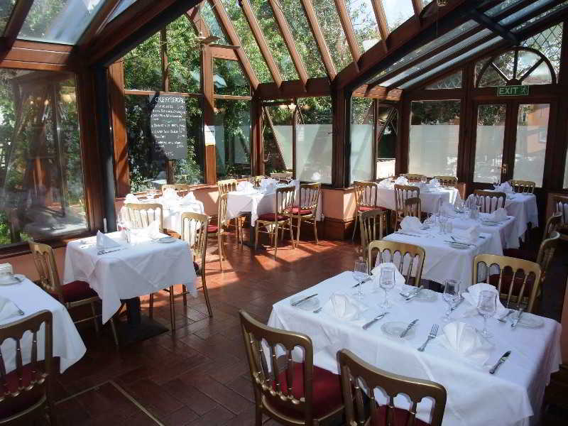 Harefield Manor Hotel Ромфорд Экстерьер фото